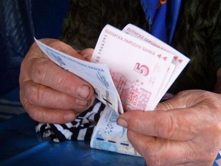 Средната пенсия в Бургаско задмина дохода от минимална заплата