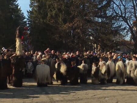 Кукери гонят зли духове Разлог