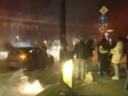 33-ма полицаи и медик ранени в Берлин