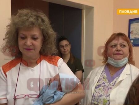 Йоан от Пловдив е бебето на 2023-та? Лекарите от УМБАЛ „Свети Георги“ му дадоха подарък