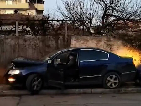 Полицай блъсна три коли в София и избяга