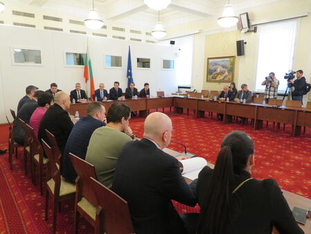 Представители на ГЕРБ ДПС и Възраждане не се включиха и