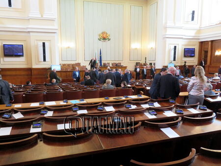Депутатите гласуват промените в Закона на лечебните заведения