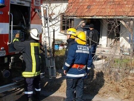 Мъж е загинал при пожар в изоставена къща