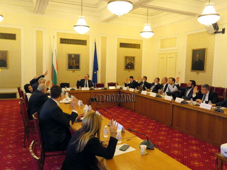 Икономическата комисия в парламента единодушно и без дебат одобри закриването