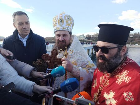 Българската православна църква се е сългасила да предостави всички храмове