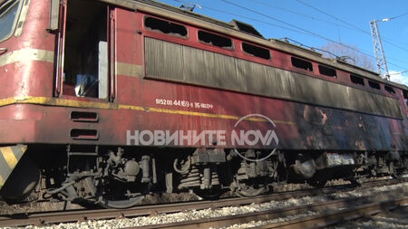Запали се локомотивът на бързия влак Варна-София