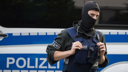 Двама са задържани в Германия по подозрение за готвено нападение с ислямистки подбуди