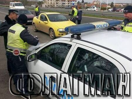 Зрелищна акция посред бял ден: Полицаи изкараха бургазлията Виктор от Хонда и му сложиха белезниците