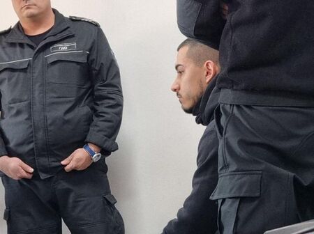 Денислав Борисов - полицаят, превозвал мигранти на АМ "Тракия", остава зад решетките