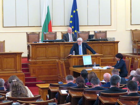 С аплодисменти: Преизбраха Петър Кънев за ръководител на българската делегация в ПАЧИС