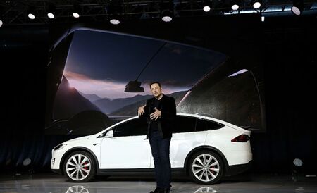 Tesla намалява цените в САЩ и Европа, за да стимулира търсенето