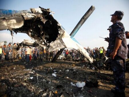 Самолет със 72 души на борда се разби в Непал