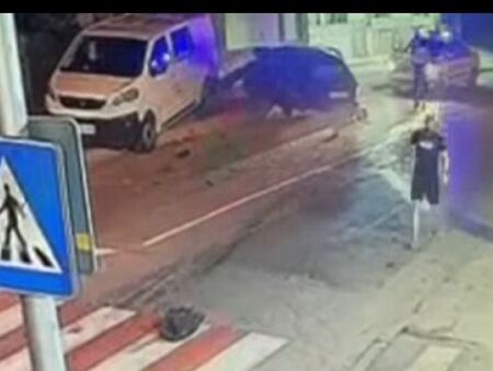 Шофьор, преследван от патрулка в София, помете пешеходец по брутален начин
