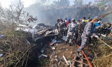 Поне 44 са загинали в самолетната катастрофа в Непал