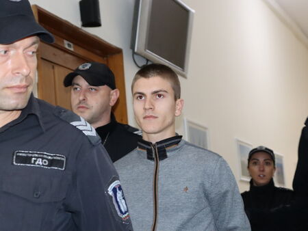 Съдът остави в ареста 19-годишния Иван Чонтов
