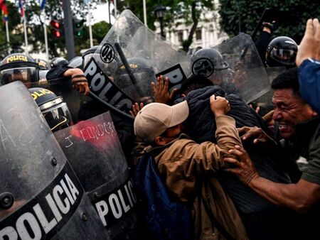 Латинска америка е буре с барут, десетки милиони вече не вярват в демокрацията