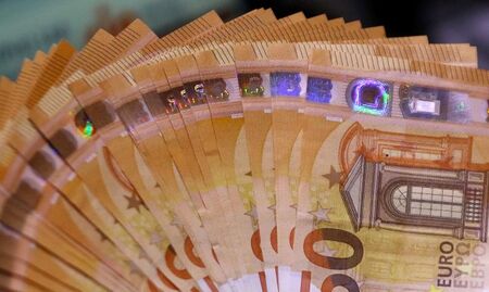 Румънец получи сметка за ток за... 76 млн. евро