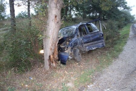 24-годишна шофьорка се заби в дърво и загина край Пловдив