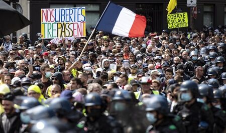 Франция на война срещу пенсионната реформа на Макрон