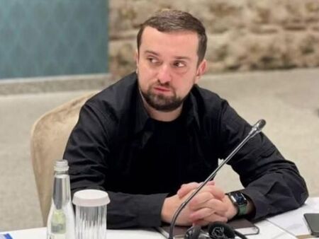 Лавина от оставки и уволнения в Украйна