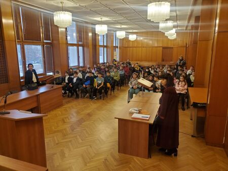 Окръжният съд, Районният съд и Районната прокуратура в Бургас посрещнаха ученици от ОУ „Петко Славейков“