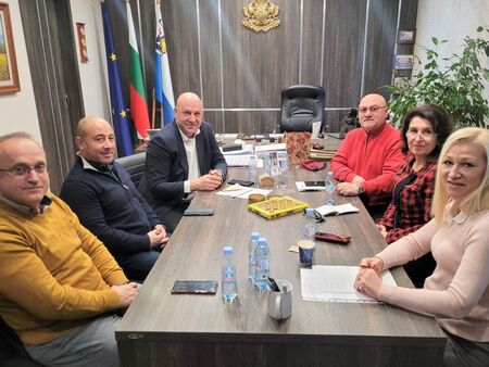 Кметът Иван Алексиев поиска от държавата достъп до договора с Летище Бургас