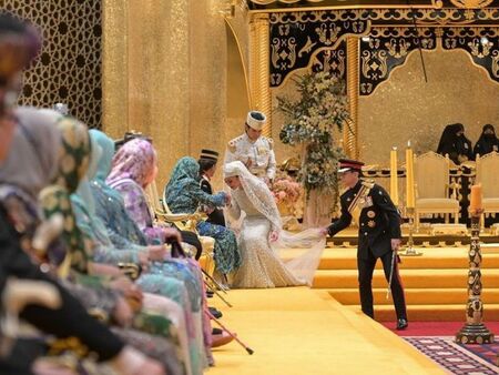 Султана на Бруней омъжи дъщеря си за сина на брат си
