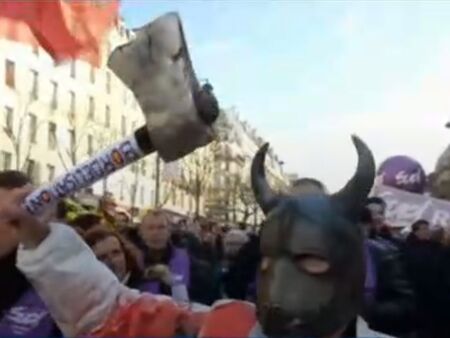 Десетки арестувани във Франция, протестират срещу увеличаването на пенсионната възраст