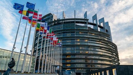 Свалиха имунитета на двама евродепутати, свързани със скандала "Катаргейт"