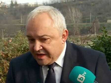 Освен него в българската делегация е и здравният министър Асен Меджидиев,