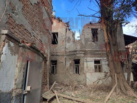 Една от руските ракети е ударила жилищен квартал в Харков