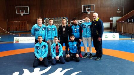 Сребърни медали за карнобатските борците от държавното първенство за момчета