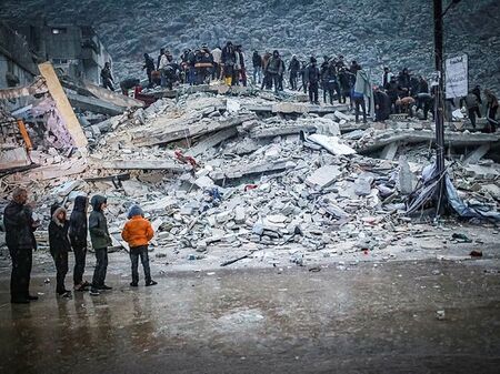 Предупредиха за много сериозен проблем в Турция, шансът за оцеляване на хората под отломките намалява