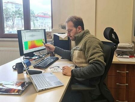 Сеизмологът д-р Хамдула Ливаоглу разпространи звуци от бедствието, което събуди Турция тази сутрин в 04:17 ч.