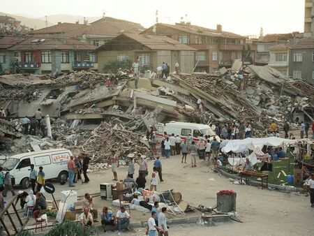 През 1999 г. в Измит за 37 сек. загинаха 17 хил. души. По-голямо ли е днешното бедствие? 