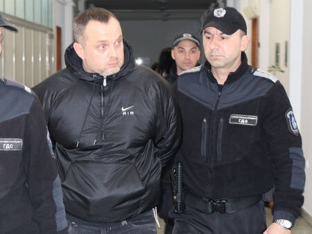 Според прокуратурата в Краснодар той е откраднал Ауди Q7 и