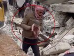 Жена роди под срутена сграда в Сирия, вижте как изваждат бебето й