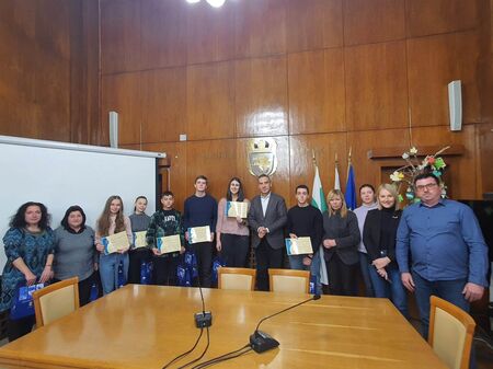 Кметът награди учениците от ПГСАГ "Кольо Фичето"