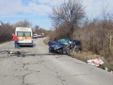 Тежка челна катастрофа е станала преди минути на пътя Варна Бургас