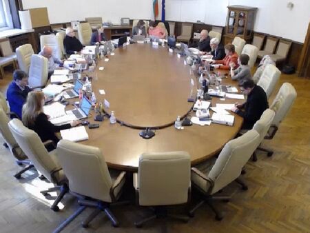 ЦИК гласува състава на РИК-Бургас – даде секретарското място на ДПС