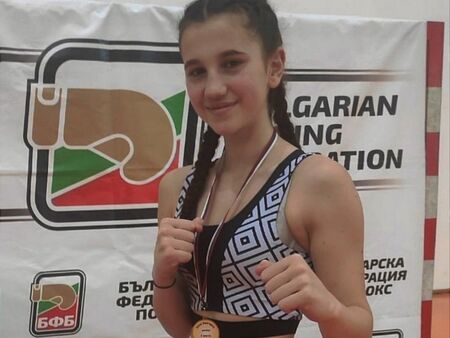 Милена Николова вече е хегемон в боксовата си категория, спечели и Купа България