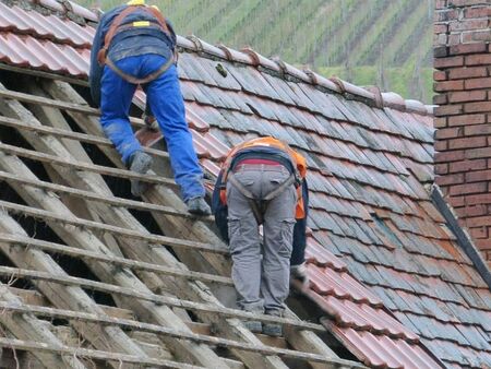 Баш майстори взеха 3200 лева за ремонт на покрив и офейкаха
