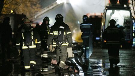 Над 170 огнеборци гасиха пожар в Москва