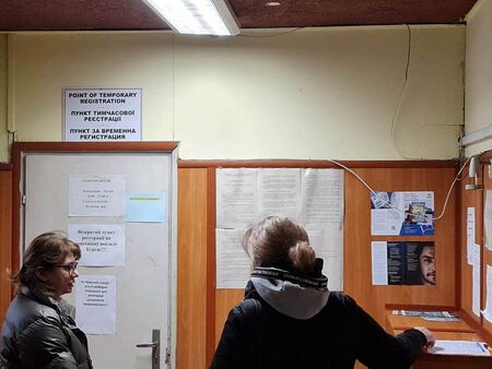 На вниманието на украинските бежанци в Бургас – четири гишета за подновяване на документи работят за вас на Морска гара