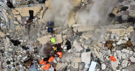 Турски телевизии събраха над 6 милиарда долара за оцелелите от земетресенията