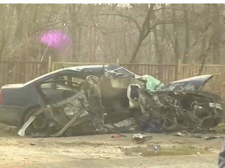Тежка катастрофа със загинал в Русе, автомобил се заби в дърво