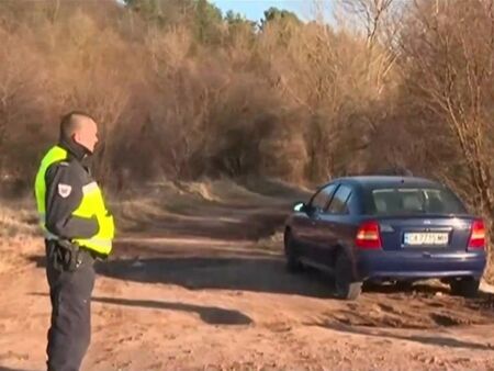 Няма данни сред мигрантите да е имало деца Двама души