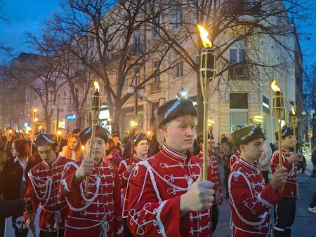 Няколкостотин се включиха във факелното шествие в памет на Васил Левски в Бургас