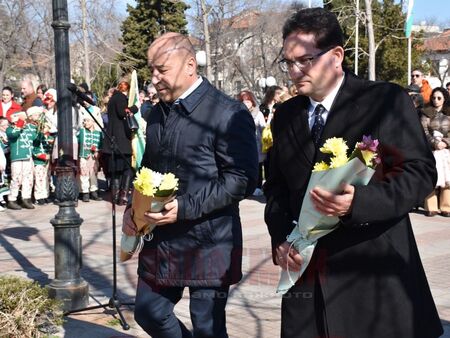 Вижте как Поморие почете Васил Левски